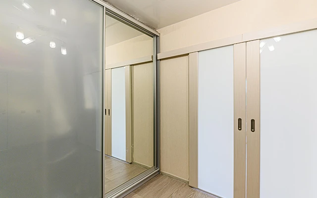 one nine one discreet luxury interior design ช่วยเลือกและออกแบบกระจกและมือจับตู้เสื้อผ้า