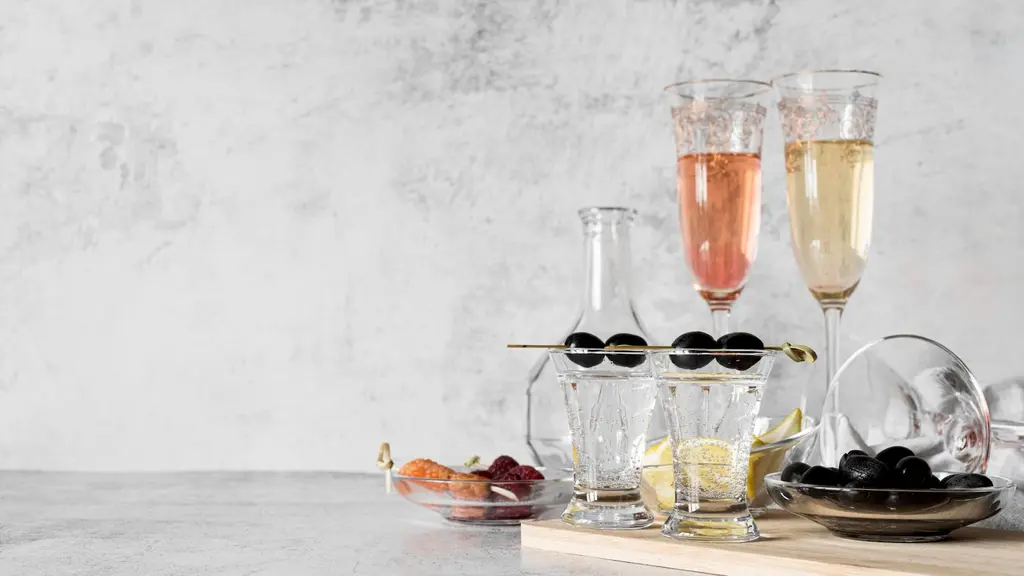 มอบไวน์หรือแชมเปญเป็นของขวัญให้เจ้าของบ้าน