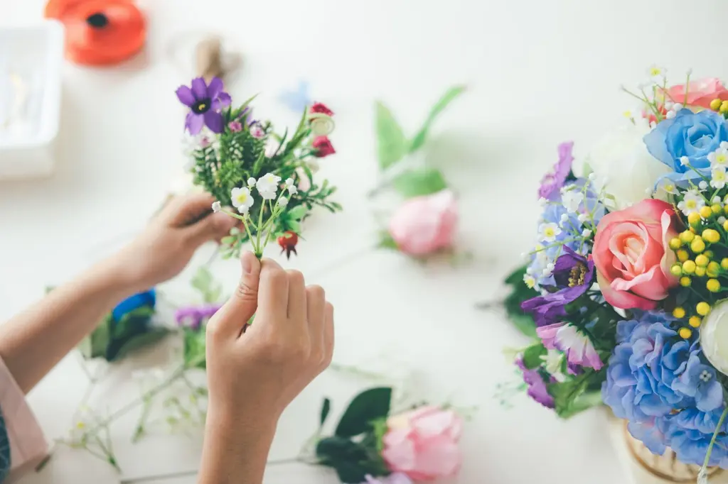 ไอเดียของขวัญขึ้นบ้านใหม่ด้วยบริการจัดดอกไม้รายเดือน